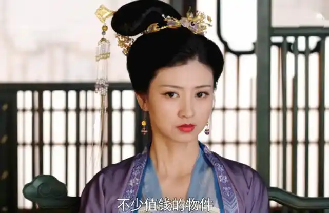 "眉姐姐"斓曦饰演的何翠花也是剧中的一大亮点.