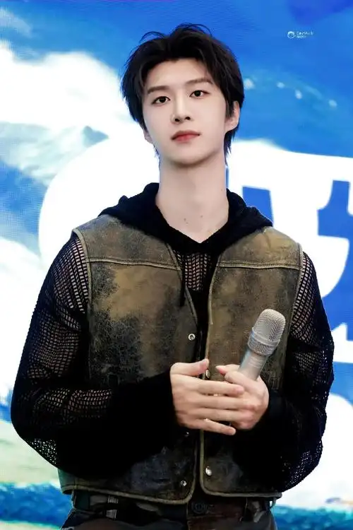 范丞丞 一百张只是抖音的极限 范丞丞来日方长 #丞星 - 抖音