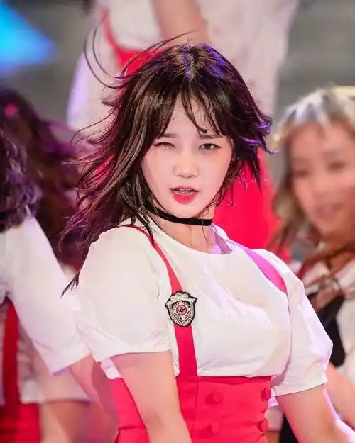 磪有情,1999年11月12日出生,《produce 101》第一季第三名,韩国女歌手