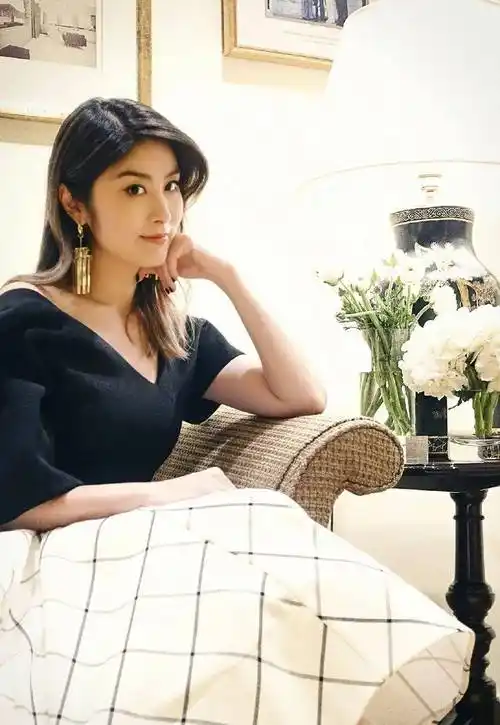 原创香港乐坛的最后一位天后50岁陈慧琳活成了女人最羡慕的样子