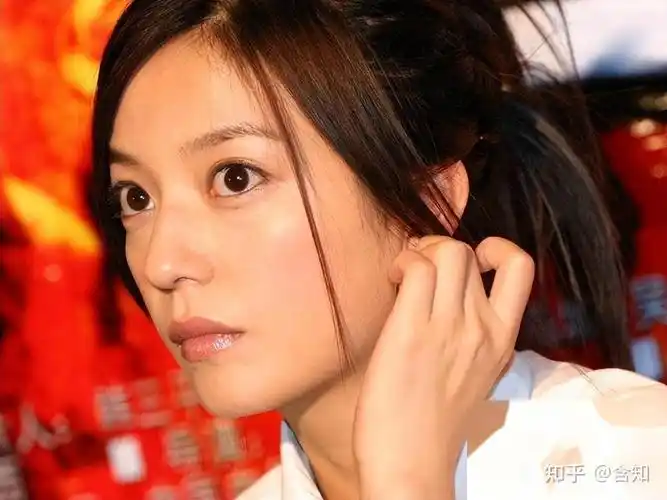 赵薇再陷股权冻结风波,背后真相令人震惊!