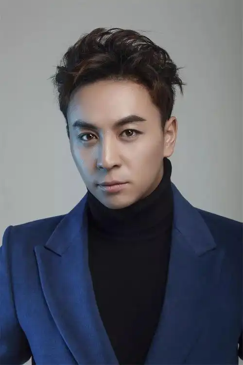 高清释小龙最新写真曝光演绎冬日帅气暖男