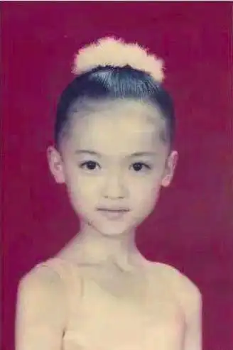 《延禧攻略》女主吴谨言童年照大曝光 网友:下巴看起来整过