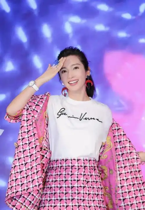 50岁李冰冰惊人"绝症"曝光,正常生活成奢侈无人敢近身!