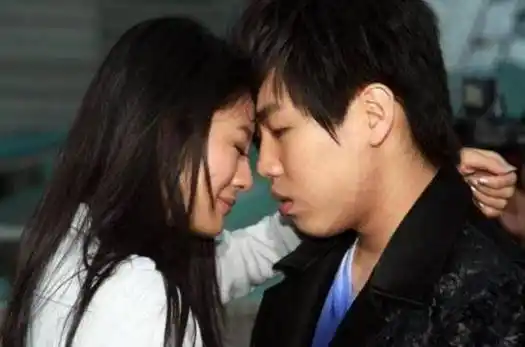 胡彦斌与女子住酒店,亲密似情侣,新恋情坐实?