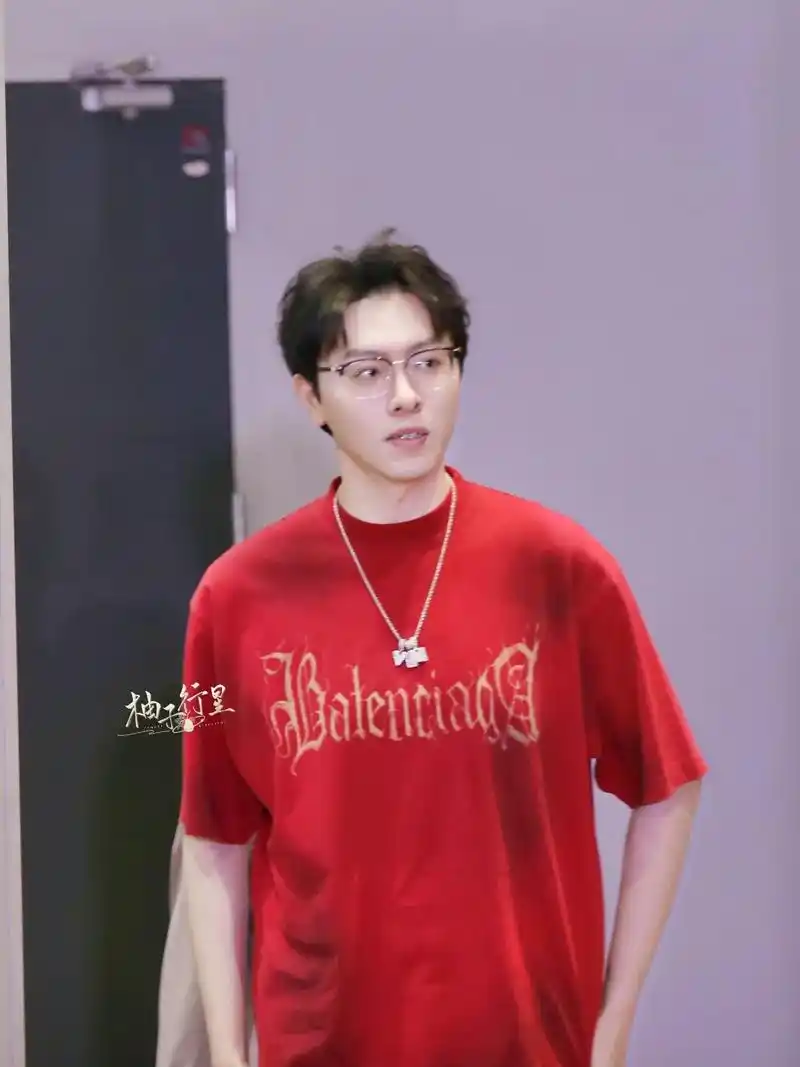 这么帅不要命啦!啊啊啊 #谷江山 #cv  (图源微博超 - 抖音