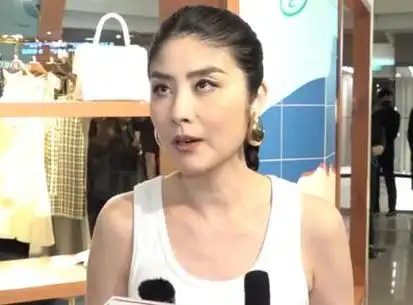 陈慧琳笑小儿子是肥仔14岁长子身高1米8模样傻傻无意入行