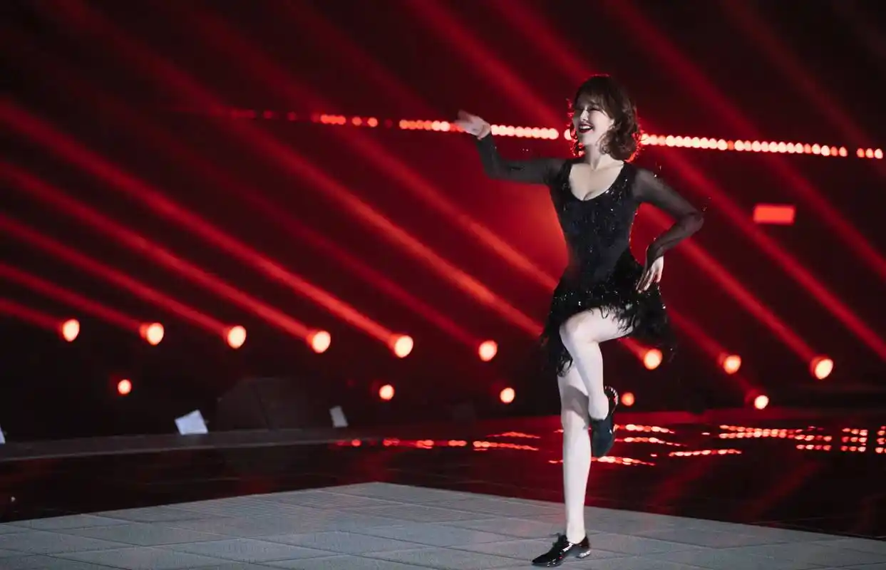 左小青参加了《乘风破浪的姐姐2》.