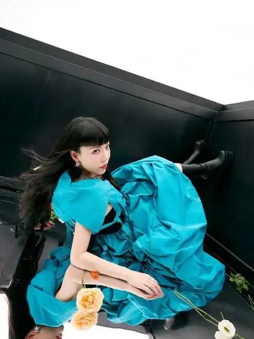 吴莫愁地铁经典海报再现##吴莫愁发糖