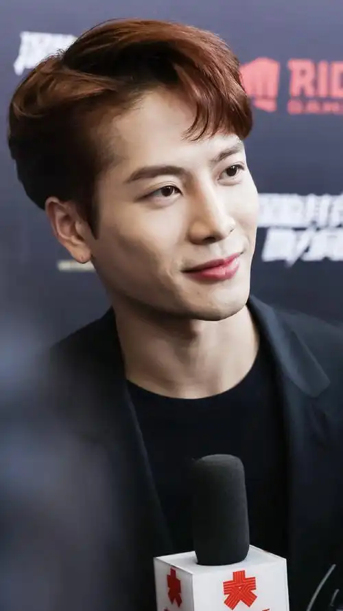 王嘉尔侧背发型##王嘉尔港风mv