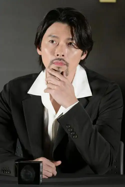 的组图刷屏,图中玄彬稍显富态,蓄了胡子,从当年的花美男变成了大叔