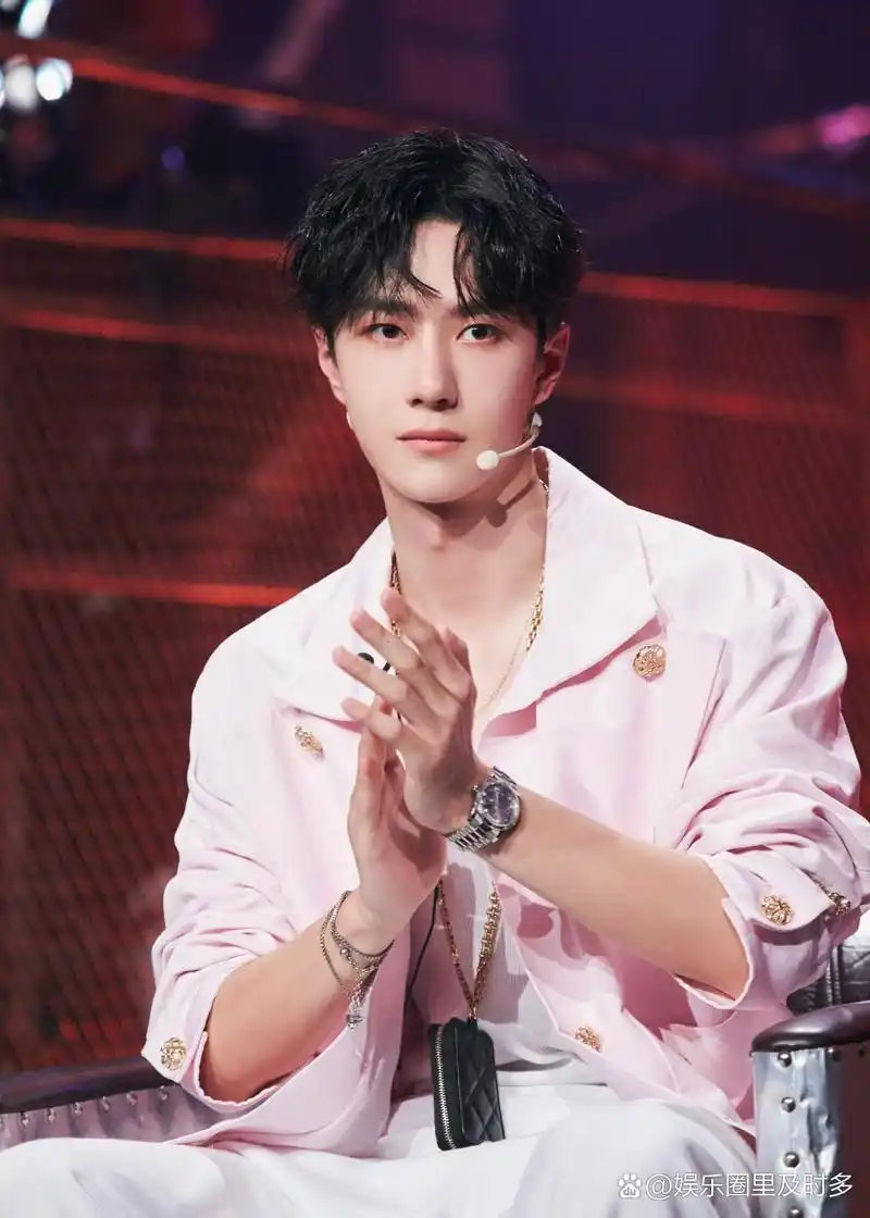 这就是街舞中身穿粉色香奈儿的王一博