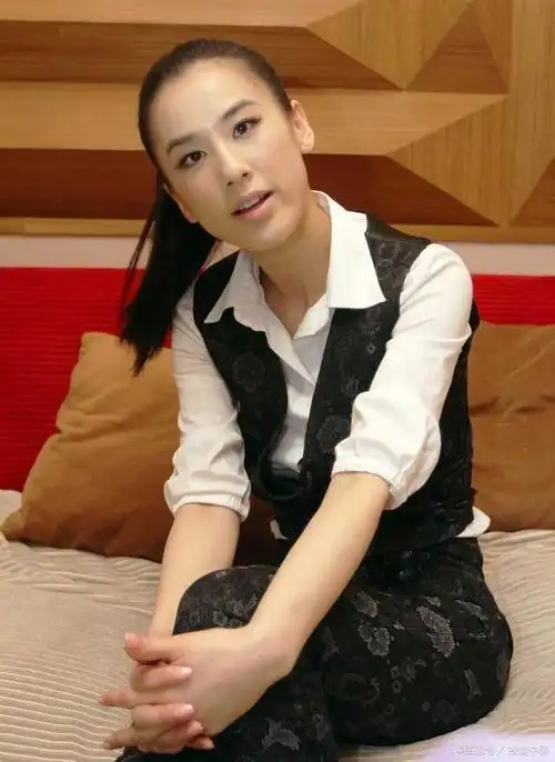 黄圣依杰出艺人才华横溢魅力独特