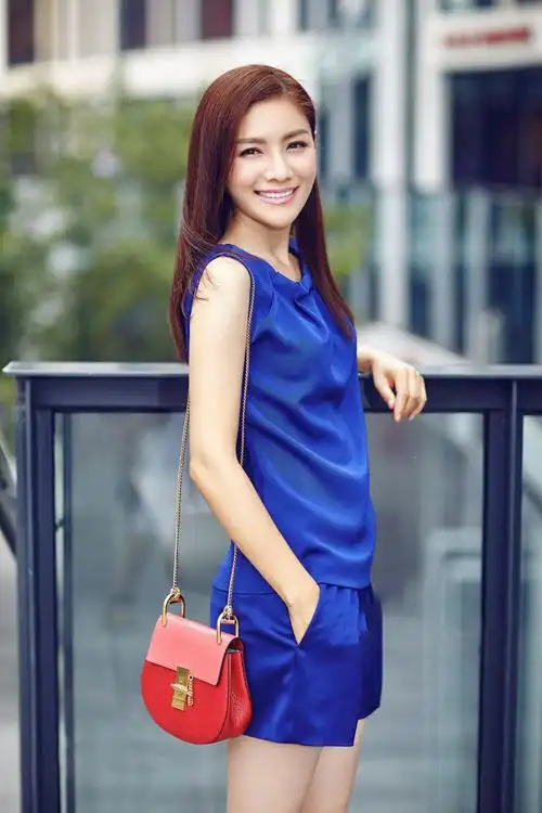 胡可的美玲珑精致优雅大气,喜欢她吗?