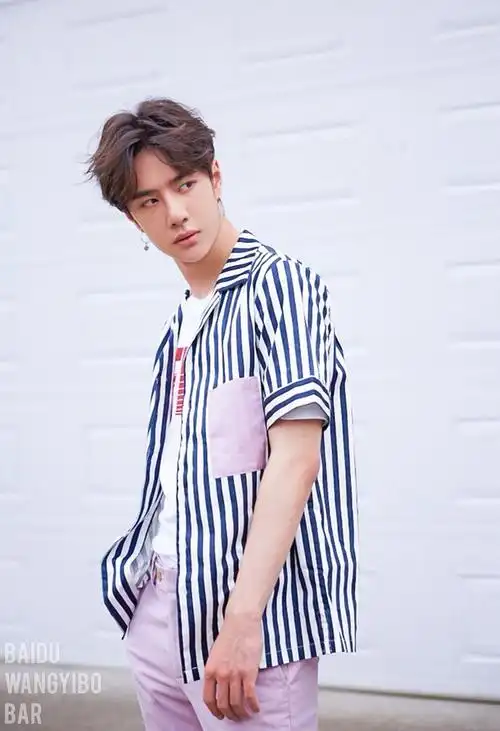 王一博戴耳环的造型,持续更新中