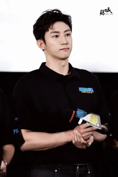 黄景瑜维和防暴队