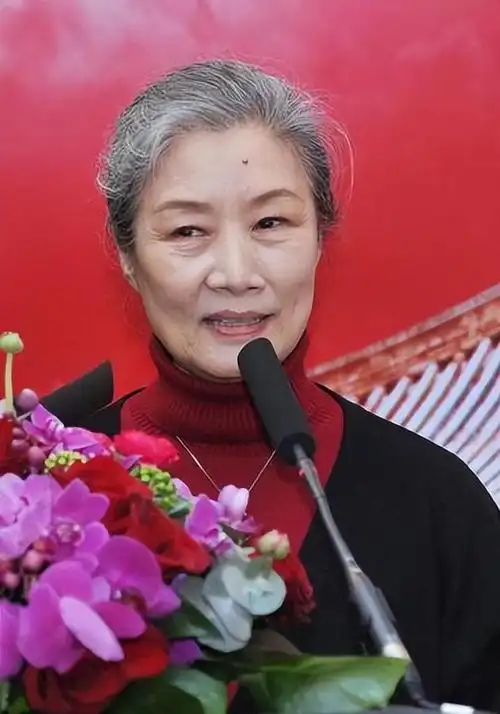 吕中:一路好好走,与小学初恋恩爱53年,84岁过上优雅人生