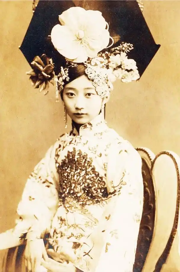 晚清格格的真实老照片:图3长相清秀,图4美貌的似天仙下凡!