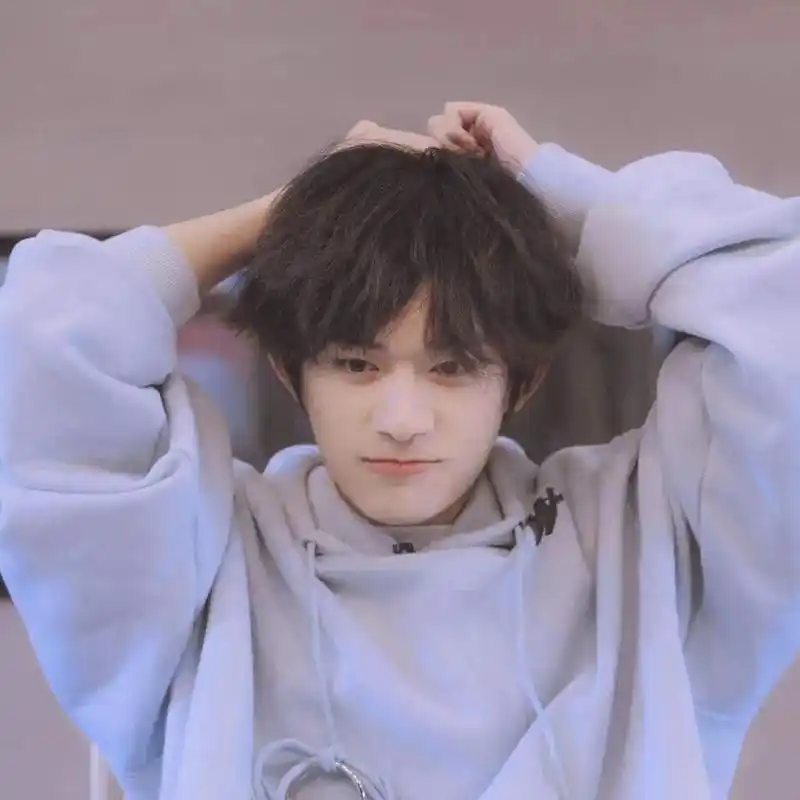 易烊千玺头像推荐