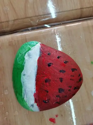 鹅卵石彩绘,不一样的亲子石头画绘画体验活动