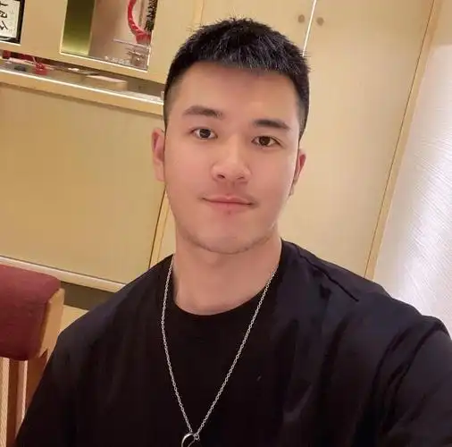 20岁左右男生别留锅盖头剪这5款发型更适合干净又帅气