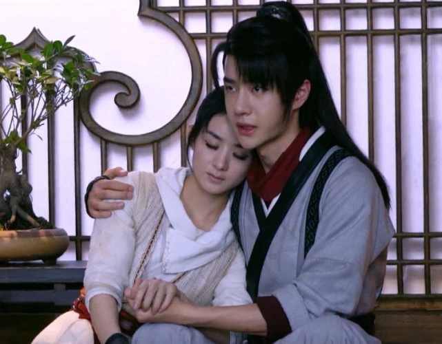 有翡王一博给赵丽颖脱鞋看清手放的位置希望冯绍峰看不到