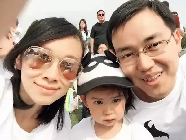 月5日,小荷产下了"小南瓜" 要比晒娃 贝倩妮比小荷姐姐有过之而无不及