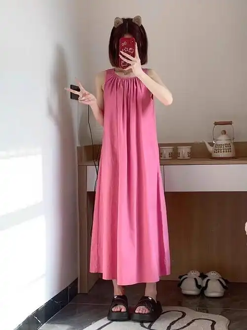甜美少女慵懒风吊带连衣裙女夏季新款简约气质莓粉色宽松背心裙子