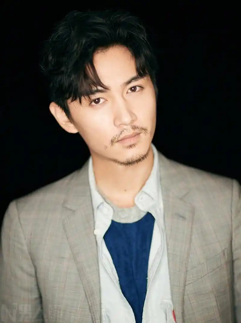 男星蓄起小胡子真是帅炸了!你认为谁的蓄胡造型最有魅力呢?