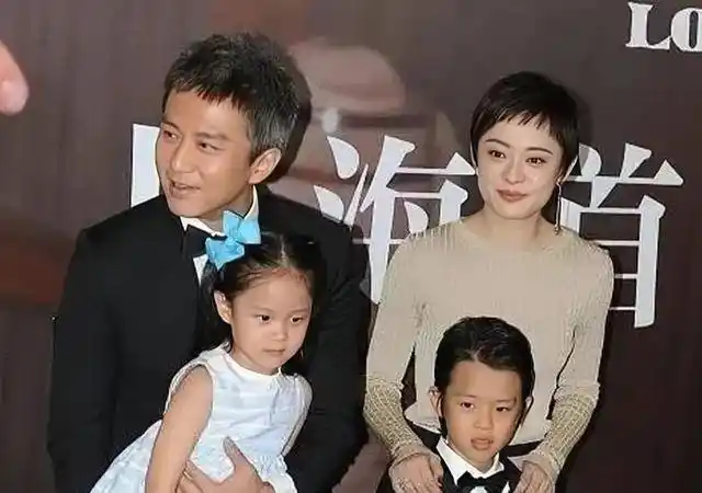 原创孙俪晒儿子等等镜头下的自己被邓超宠溺的女儿小花如今漂亮可爱