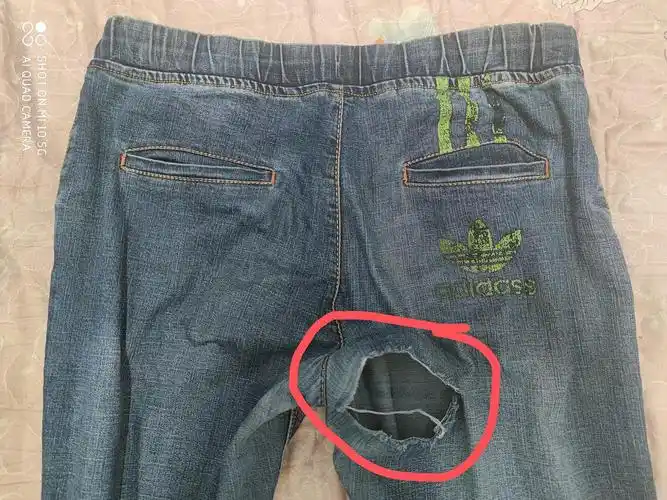 由于天气渐渐转暖,我高高兴兴地换上了尘封半年的抽绳牛仔裤,带着新的