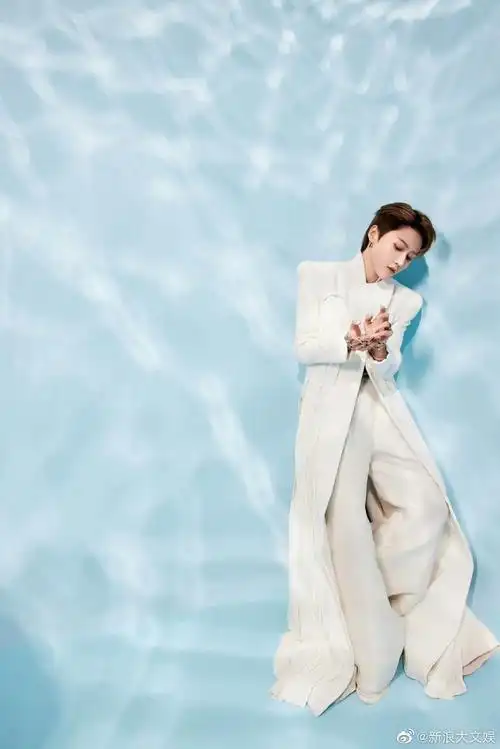 刘雨昕白色披风##刘雨昕纯白国风造型