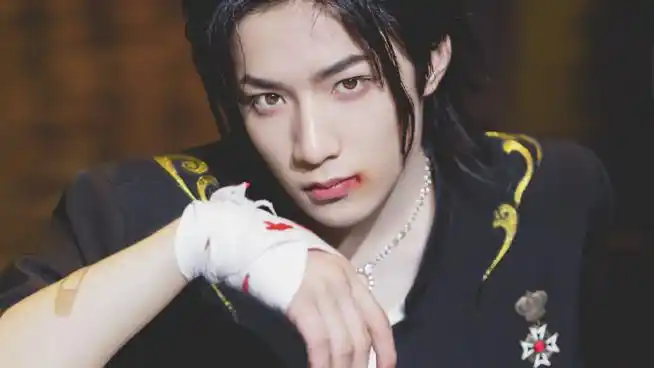 刘耀文楼梯间小成本背头大片