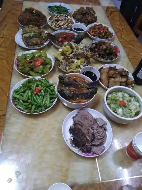 好丰盛的一桌菜啊!