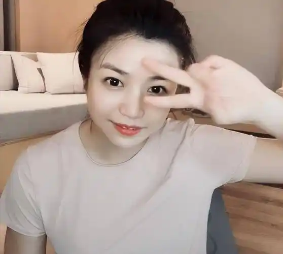 38岁陈妍希出镜生图曝光,近照变瘦颜值回春,重回"初恋脸"_瑜伽_陈晓