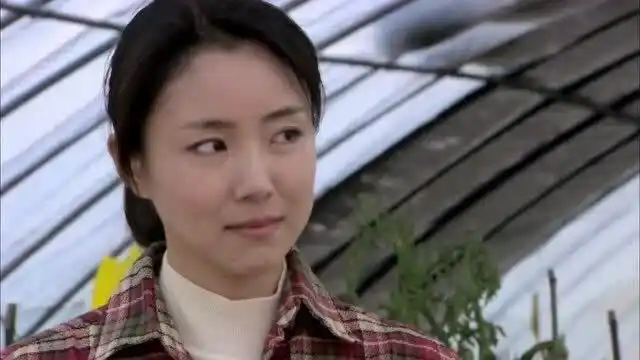 翠兰的爱情:马成大早上骚扰小寡妇,怎料被一瓢水泼回家