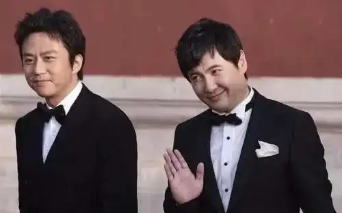 沈腾和邓超真是想不到众明星合影登热搜只有他两个用实力抢镜了