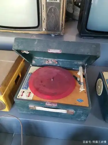 80年代初的唱片机,老百姓也叫它磨片机.