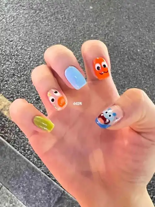 卡通美甲