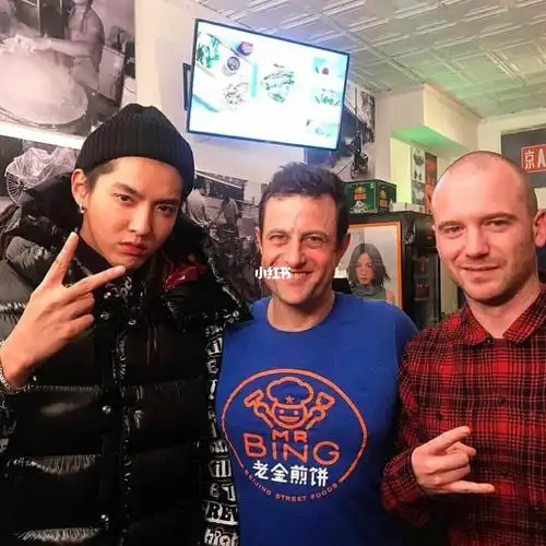 吴亦凡合照_吴亦凡_煎饼_娱乐_明星娱乐资讯