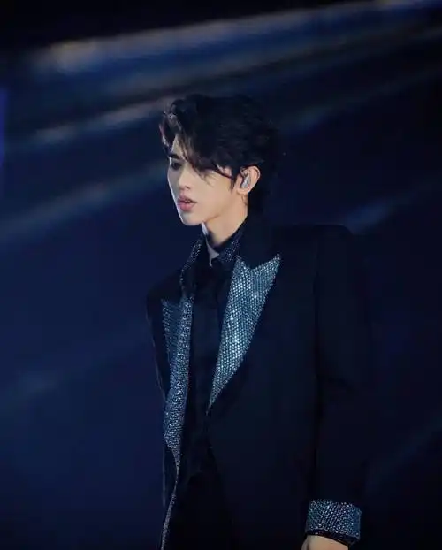 蔡徐坤2023迷巡回演唱会