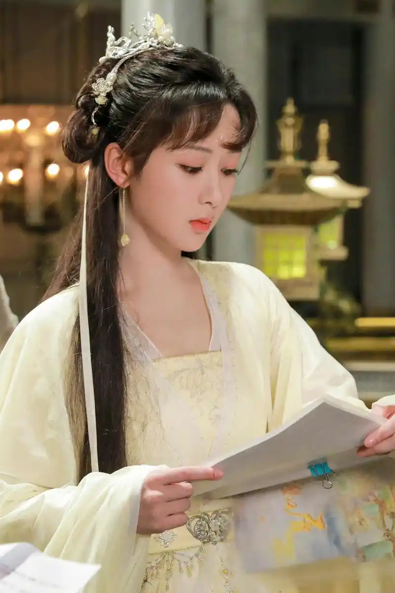 杨紫演了个古代美女,温婉怡人,大眼睛萌萌哒