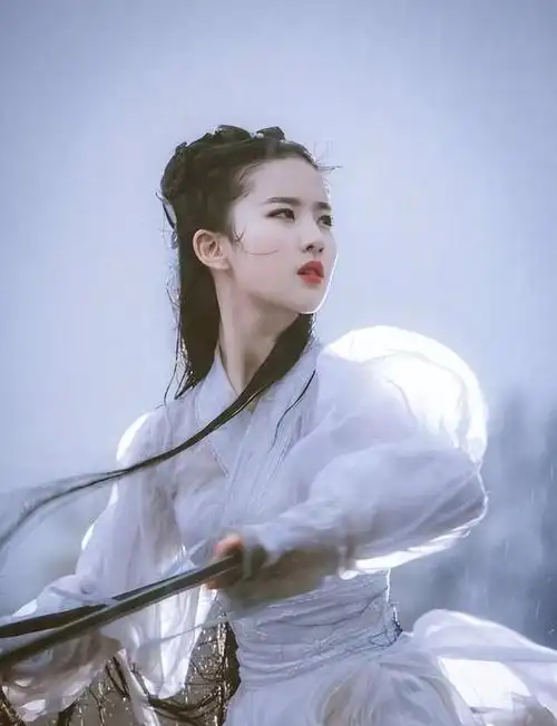 21年后,再看的刘亦菲的处境,才明白为啥金庸,胡歌会把她夸上天