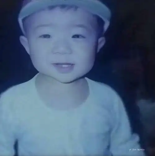 来看看出道前的吴世勋吧