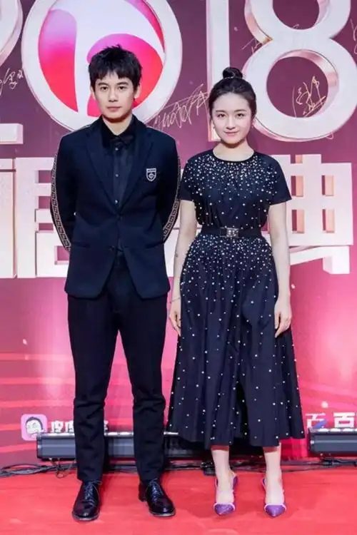 对李兰迪的身材无语了,一对比才知道,比沈月腿还粗!