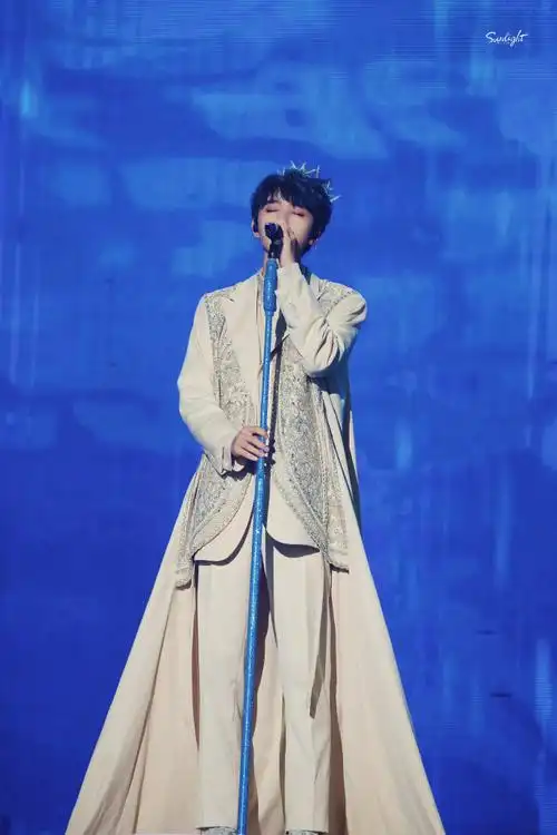 王俊凯站姐好牛