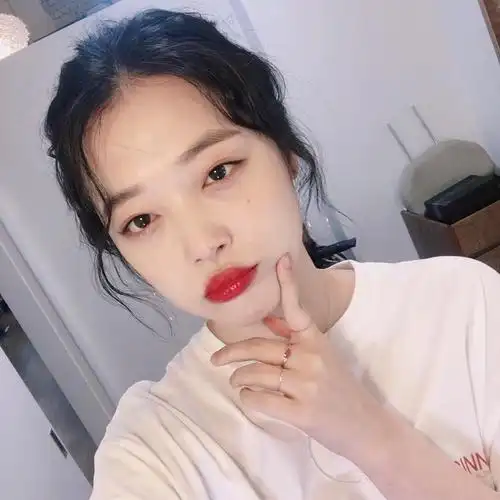 人间蜜桃崔雪莉ins