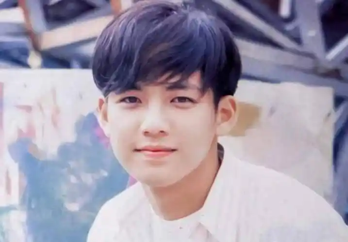 钟汉良出生在香港,年轻时的他和古巨基是非常好的朋友,那个年代的明星