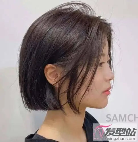 齐刘海 短直发,修饰脸型的效果一级棒,大圆脸都可以瞬间变小一整圈