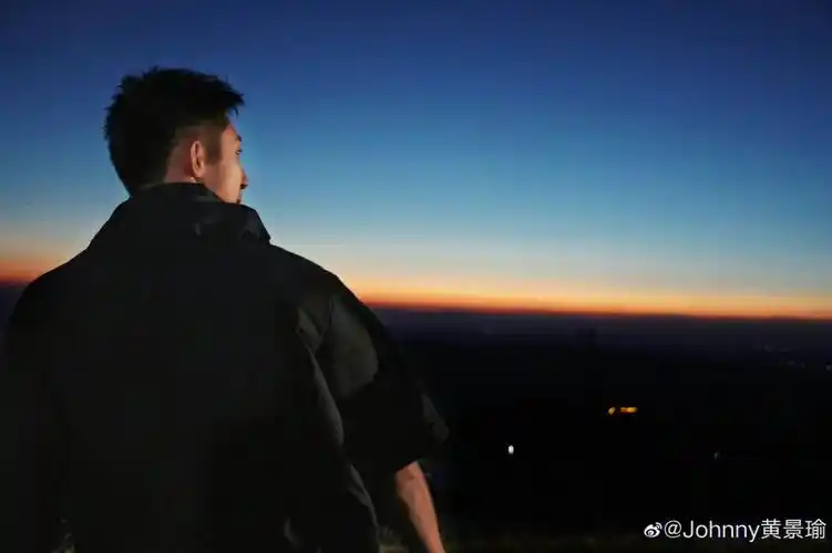 黄景瑜的背是撩人的玫瑰持续更新